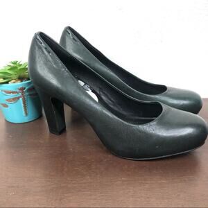 Eileen Fisher Dark Green Round Toe Leather Pumps Size 7